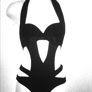 Black push-up monikini